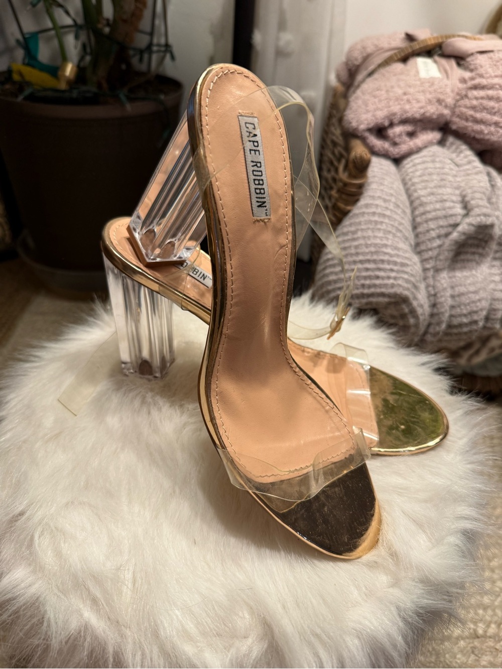 NWOT Cape Robbin Clear Strap Block Heel Sandals in Nude/Gold